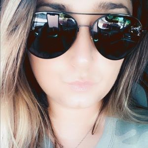 Meet your Posher, Briana